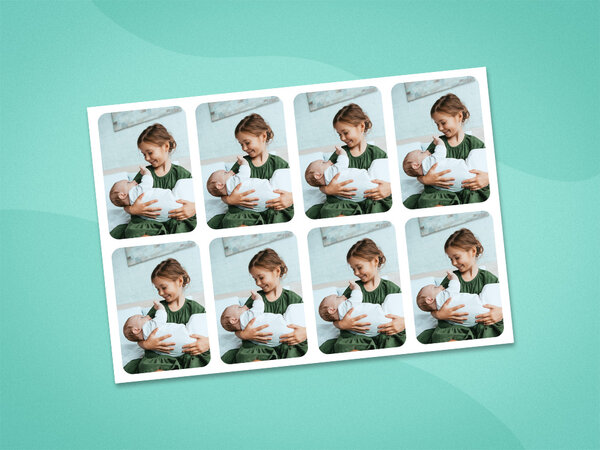 Ein Stickerbogen bestehend aus acht Fotostickern mit dem gleichen Motiv.