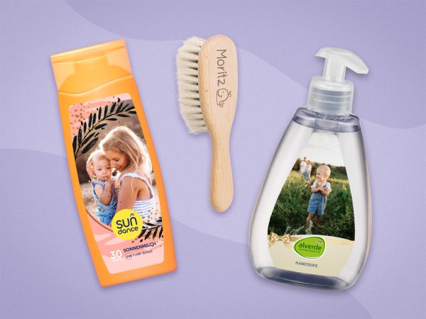 Eine Sundance Sonnencreme LSF 30 mit Fotoetikett, eine Babyhaarbürste mit Namensgravur und eine Handseife mit Fotoetikett.