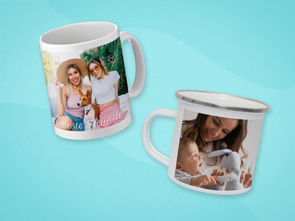 Eine weiße Tasse mit Foto von zwei Freundinnen und ein Emaille Becher mit Foto von einem Baby und seiner Mutter.